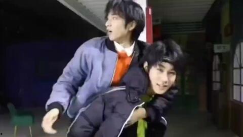 娱乐吃瓜酱哥哥和弟弟视频,哥哥弟弟视频大揭秘，笑料连连！